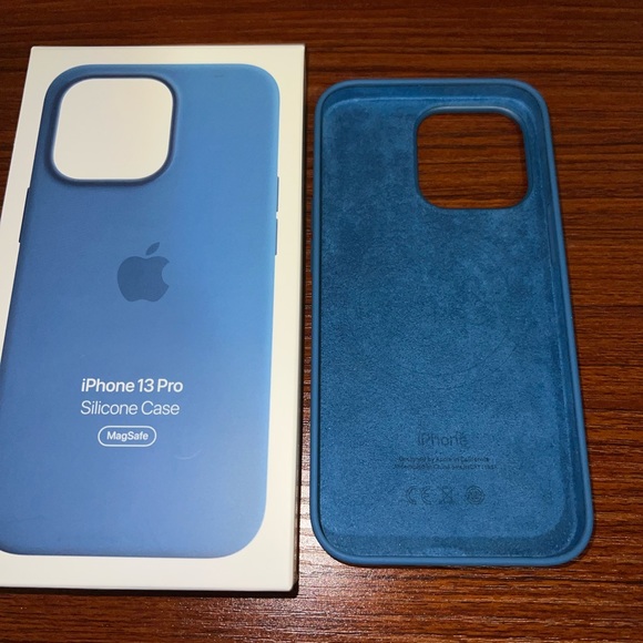 SOLD—Apple IPhone 13 Pro Silicone Case with MagSafe- Blue Jay - Picture 2 of 5